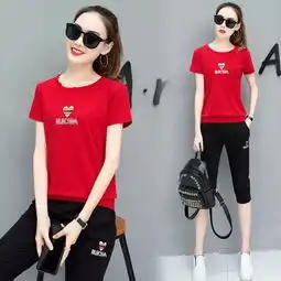 夏天就穿t恤半裙,细腰长腿都有了