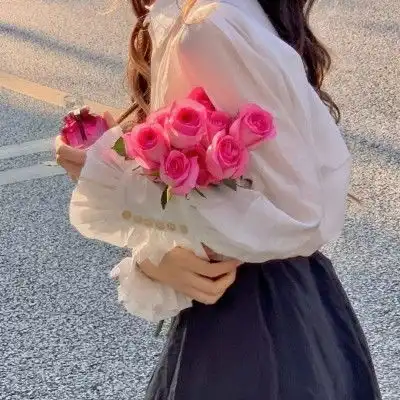 捧花女生头像给自己送花比收到花更浪漫