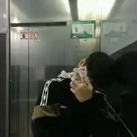 拿手机挡脸男生头像微信头像图片大全