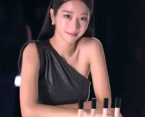 徐睿知虽然是精神病但没关系成为广告宠儿徐睿知cf长发华丽造型,是高文英本人