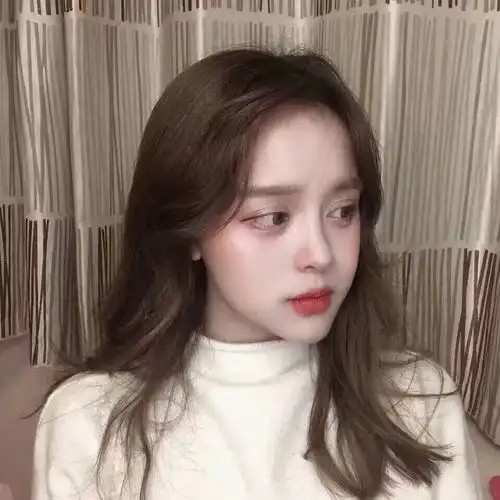 女人爱上一个男人通常会有4种表现,她爱你吗