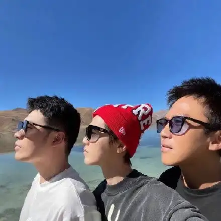 邓超陈赫鹿晗三兄弟又换同一款头像,这是什么憨憨三兄弟呀
