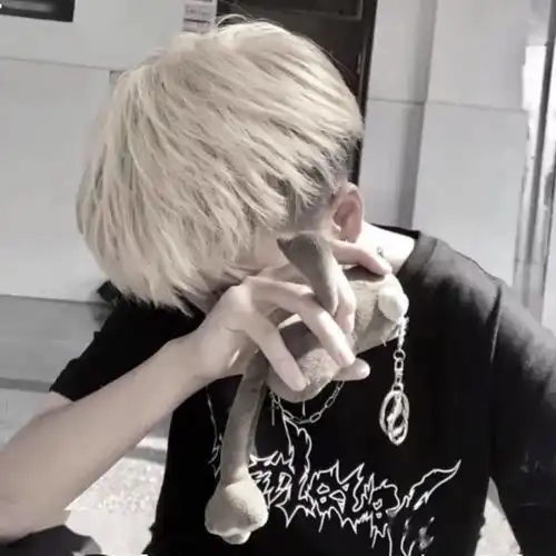 挡脸男