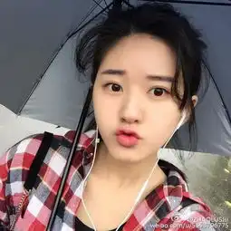女交换生甜美照展少女风