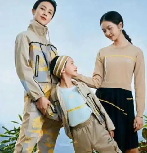 黄磊14岁女儿打扮时髦,14岁就懂得秀长腿了,气质比妈妈还要好