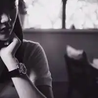 留不住的人血液里住着风伤感个性女生头像