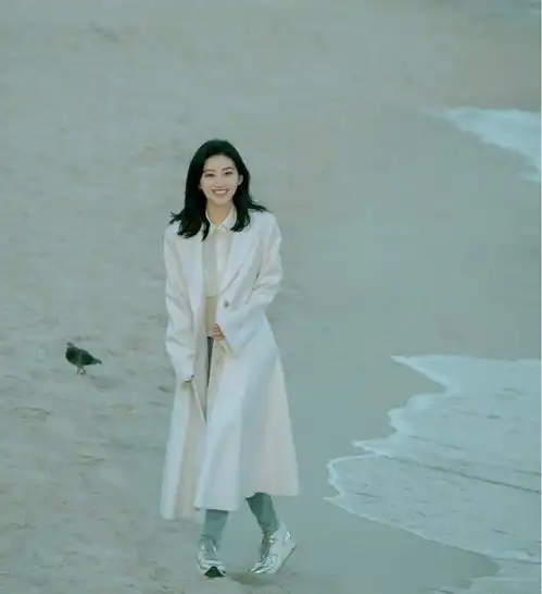 同是从小学跳芭蕾舞的女孩,景甜与吴瑾言,身材曲线却天差地别