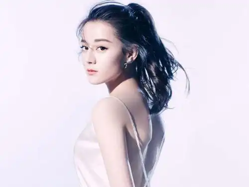 她两次出演嫦娥,只因颜值太高无人敢演后羿,无奈自己反串