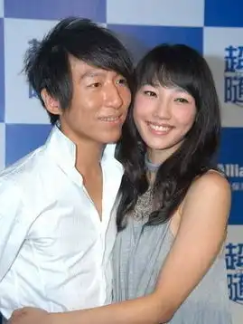 王宝强校花娇妻90后盘点大叔男的萝莉娇妻