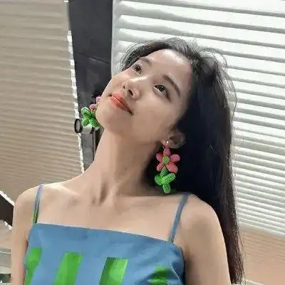 超心水头像聚拢来是烟火摊开来是人间