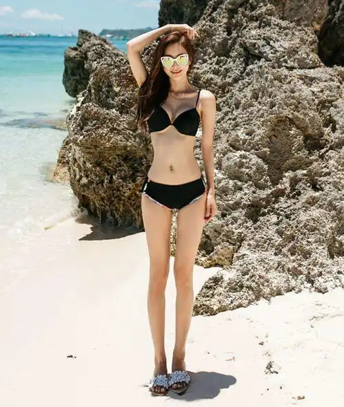 帅气的比基尼泳衣美女,简洁更时尚,增添个性时尚感