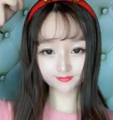 女子和男友同居三年没敢卸妆,男友好奇要她卸妆,结果悲剧了
