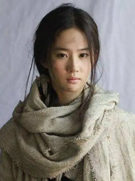 女星们挑战乞丐造型李沁凄凉陈瑶狡黠,刘亦菲打扮落魄依旧仙气
