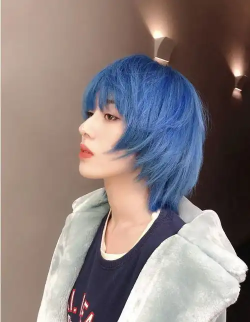女人过了50岁,发型不能太夸张,我看好这3种