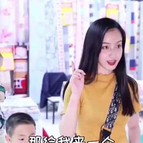 卖煎饼的老板人真好,小姐姐都不好意思要找零了