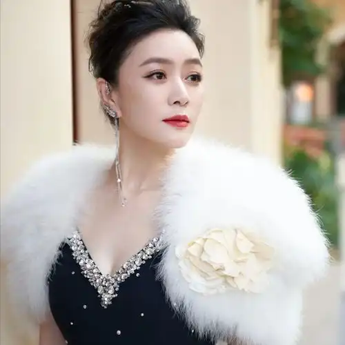 倒追陆毅4年,情断王志文,嫁富豪老公成寡妇,拿130亿笑着活下去
