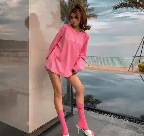 上海健身小姐姐,拥有着女孩子都羡慕的身材,腹肌马甲线都有