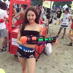 ufc最年轻举牌女郎美腿性感眼神清纯