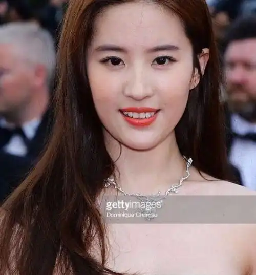 外媒镜头下的女星