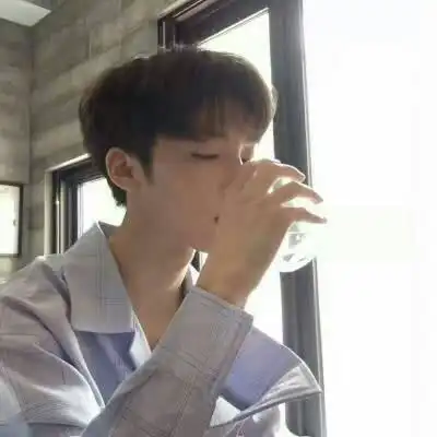 风犹且恋亦可怜,待得风采更何愿