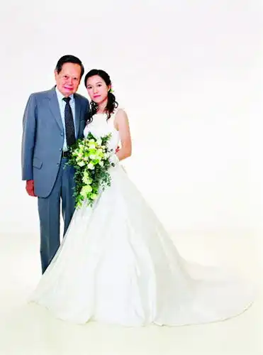 98岁杨振宁精神矍铄,44岁翁帆中年发福婚姻滋润男人摧残女人