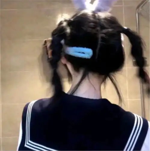 火线妹出跳舞新作,白袜故意一高一低穿同穿jk迪妹不露脸竟完胜